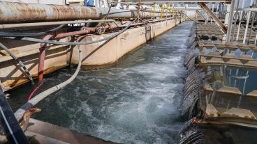 Cada día, Assa "levanta" del río 600 mil toneladas de agua que envía a la ciudad.