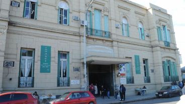 Los agentes se encuentran internados en el Hospital Cullen de la capital provincial.