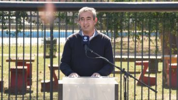 El intendente estuvo presente en el polideportivo de Seguí al 5400.