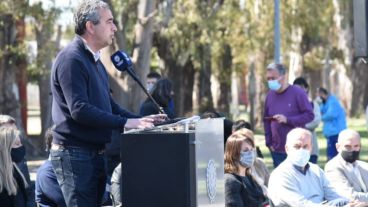 El intendente estuvo presente en el polideportivo de Seguí al 5400.