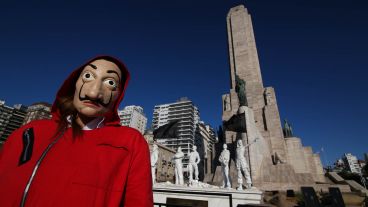 Las estatuas de la serie en el Monumento a la Bandera.