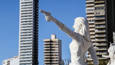 Las estatuas de la serie en el Monumento a la Bandera.