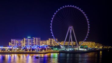 La vuelta completa de la Ain Dubai tarda 38 minutos, y puede realizarse durante el día o la noche