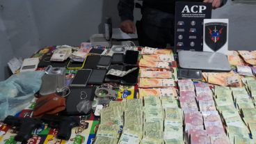 Parte de los efectos secuestrados.