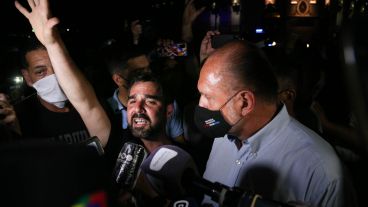 El gobernador y el hermano de Joaquín en el Monumento.