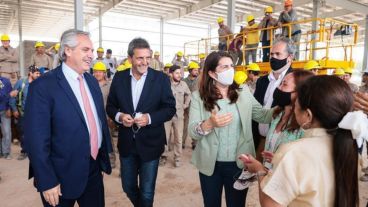 Fernández y Massa participaron de la recorrida por las fábricas.