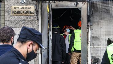 El tiempo que duró el fuego fue suficiente para provocar severos daños materiales.