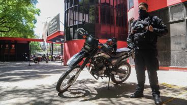 Custodia policial en el Coloso del Parque.