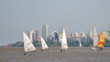 El río Paraná, un natural atractivo turístico de la ciudad de Rosario.