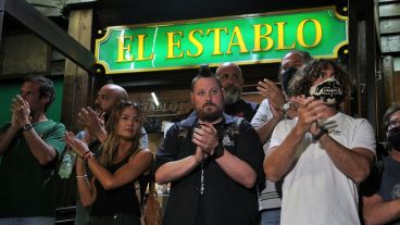 El local de Pellegrini e Italia fue baleado el domingo y ahora recibió el apoyo de colegas.