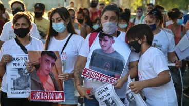 Emoción e indignación en la marcha en barrio Refinería.