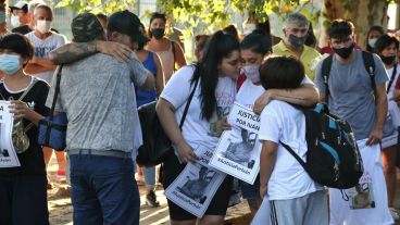 Emoción e indignación en la marcha en barrio Refinería.