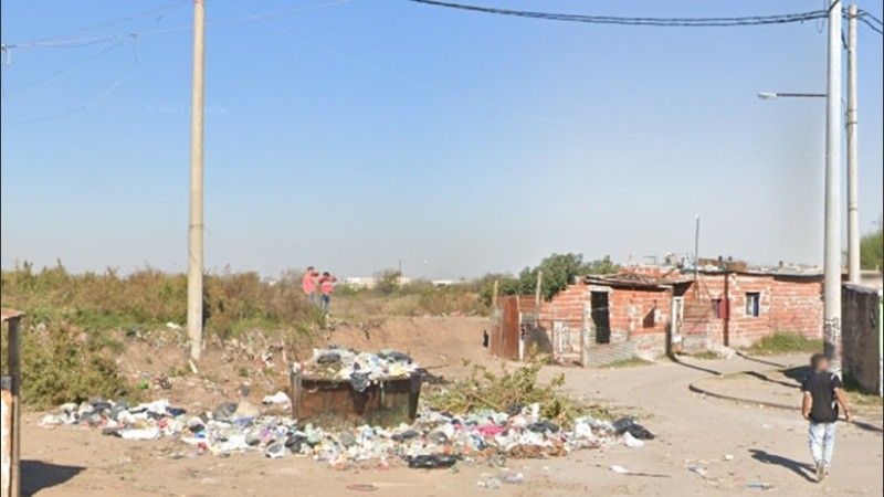 El cadáver fue hallado en un descampado de zona sur.