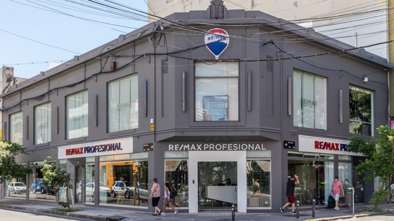 El nuevo local de inmobiliaria RE/MAX está ubicado en Dorrego y San Luis.