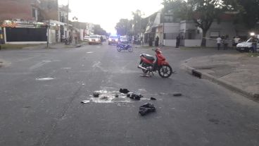 La escena del siniestro vial en el que murió el otro motochorro que participó en un robo.