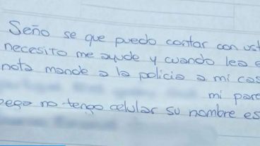 La nota que envió la mujer a la maestra, a través del cuaderno de su hijo.