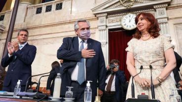 Durante su discurso, Fernández estuvo acompañado por la vicepresidenta y el presidente de la Cámara de Diputados.