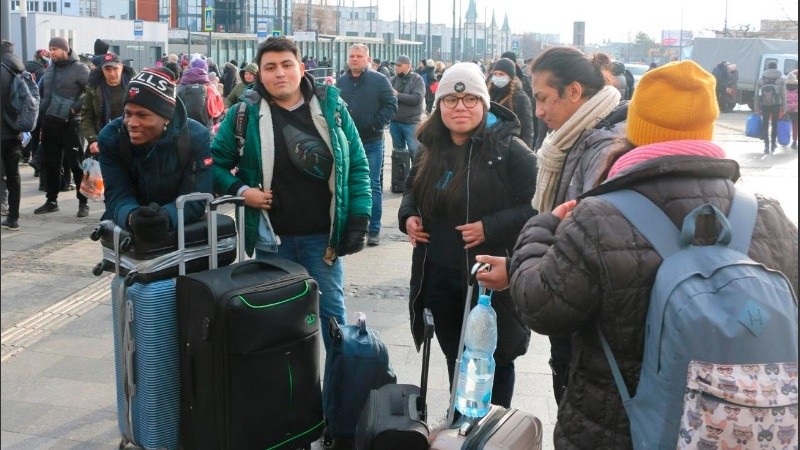 Para muchas personas que huyen de Ucrania el camino hacia la frontera empieza en Leópolis, en el oeste del país.