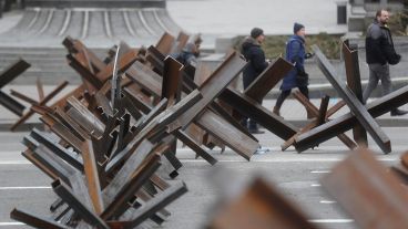 Un funcionario del Ministerio del Interior ucraniano dijo que el fracaso se debió a continuos bombardeos de las tropas rusas, pero el presidente ruso, Vladimir Putin, acusó a Ucrania de haber impedido  la evacuación.