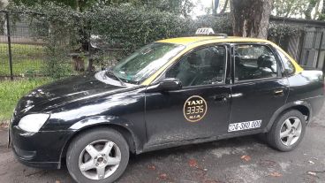 El taxi utilizado para recoger el dinero.