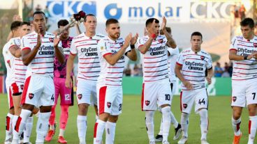 La Lepra se presentó en Junín con la camiseta alternativa.