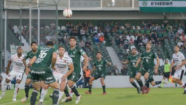 El duelo se jugó en el estadio Eva Perón.