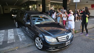 El cortejo fúnebre rumbo al Cementerio Israelita de Rosario.