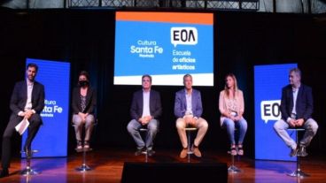 La Escuela de Oficios Artísticos (EOA) lanzó su nueva edición, con la presencia de los ministros de Cultura y de Trabajo, Jorge Llonch y Juan Manuel Pusineri, respectivamente, y el diputado nacional Roberto Mirabella.