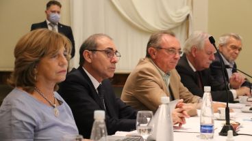 Autoridades y empresarios se reunieron en la Bolsa para analizar la situación de La Picasa.