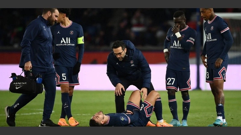 Paredes se lesionó el domingo pasado jugando para el PSG.