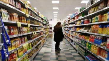 En los últimos 12 meses se destaca la suba de más de un 60 % en un conjunto de productos que conforman la canasta alimentaria y otras de elementos de primera necesidad para el consumo del hogar.