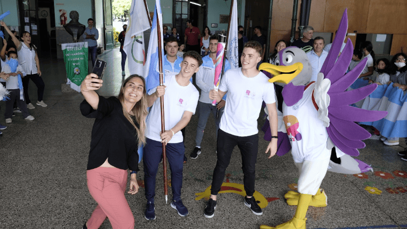 Teté, la mascota de los Juegos, estará este sábado en las peatonales y el domingo en Calle Recreativa.