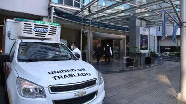 La mujer había ingresado al hotel el pasado miércoles junto con un hombre de 45 años que sería su pareja.