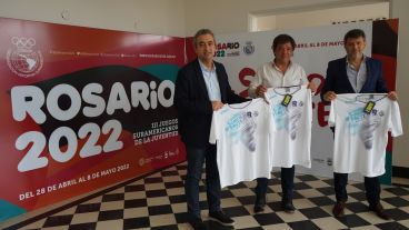 Javkin junto a las autoridades de Televisión Litoral en la que será la sede de los Juegos de Rosario