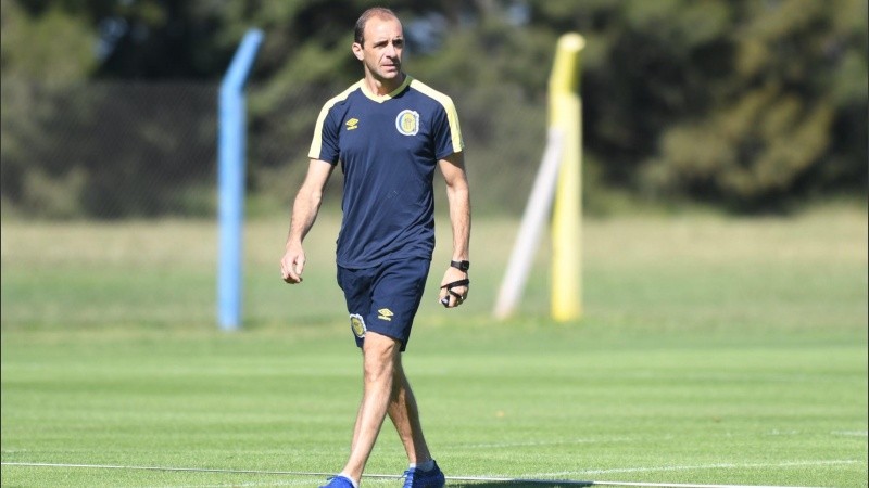 El técnico de Central define el equipo para jugar con Independiente. 