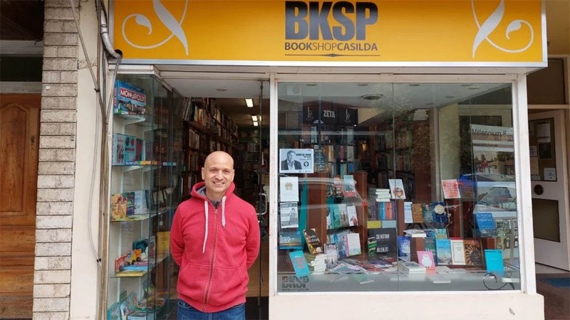 Fernando Dal Lago es el propietario de la librería premiada en la Feria Internacional.