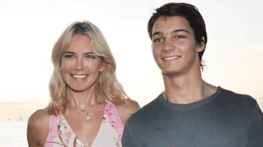 Valeria Mazza junto a su hijo.