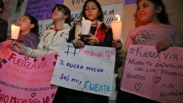 Alumnas pidieron por la recuperación de la profe Vir.