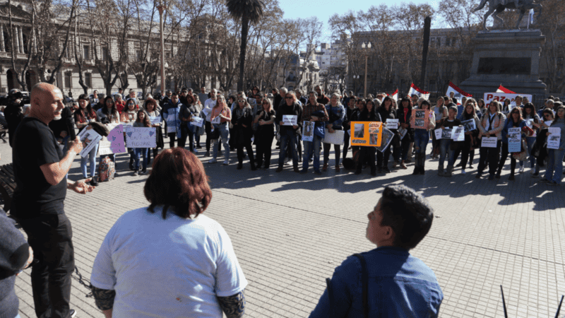 La manifestación se realizó en el centro de la plaza y sin cortes de tránsito.