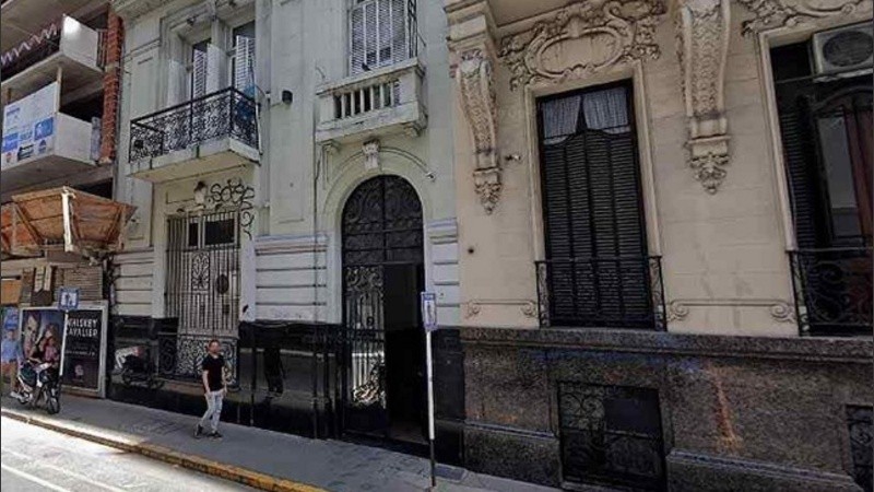 Fachada de la casona de Rodríguez Peña 80, donde funciona el Instituto Patria.