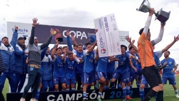 Argentino ganó la ida 1 a 0 en el Olaeta y empató de visitante en Rafaela para gritar campeón.