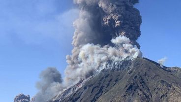 Las sirenas de alarma sonaron de inmediato en la isla.