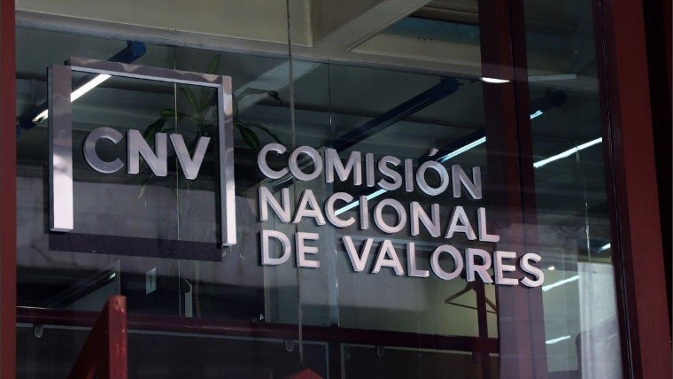 Nuevas restricciones para operar con dólares financieros: cuáles son las medidas de la CNV