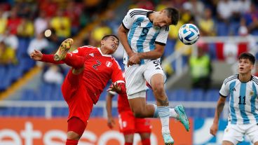 Véliz metió el cabezazo previo al gol de Infantino.