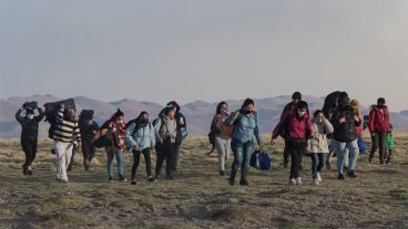 Autoridades precisaron que llegan a Chile a través de pasos irregulares cerca de 400 personas cada día..