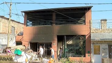 El incendio causó pérdidas materiales totales y piden ayuda para la víctima.