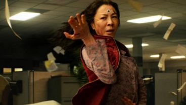 Michelle Yeoh protagoniza "Todo en todas partes al mismo tiempo".