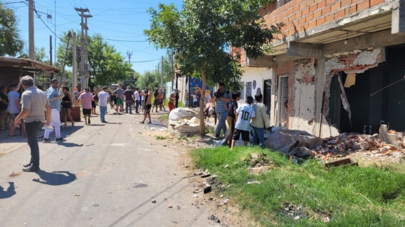 Una postal de los sucesos que se desarrollan desde el mediodía en el noroeste rosarino.