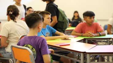 Los alumnos y alumnas que hoy empiezan a estudiar en la nueva escuela secundaria.