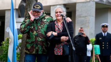 Fernando Vitale y Norma Gallo, la hermana de Felipe, en el acto de 2022.